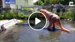 Dinosaur vs crocodile