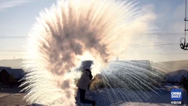 Turning boiling water into snow instantly!, snow, boiling, cold, winter, funny.