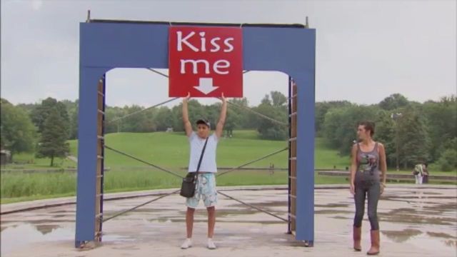 Kiss me - Video & GIFs | prank,funny,kiss