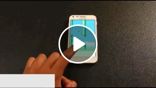 Do You Remember The Game About This Stupid Bird? Lol - Video & GIFs | flappy bird, stupid bird, funny, game, phone, samsung phone, hammer