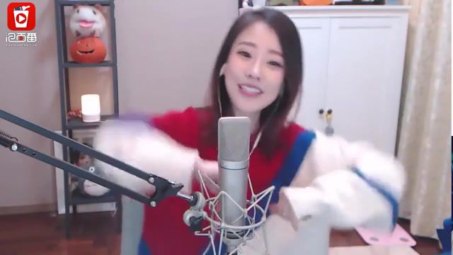 Chinese Girl Sings About The Things She Eats