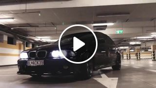 BLACK BMW E39 Showtime