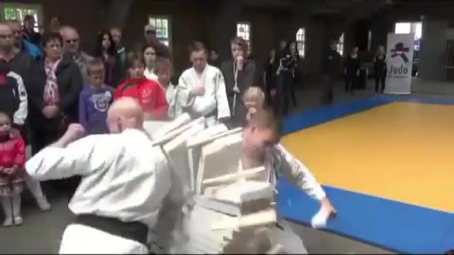 STRONG BLOW Karate