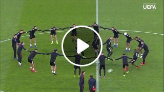 A rondo with a twist. well played, psg paris saint germain ane balet
