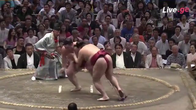 Mind twisting sumo - Video & GIFs | sumo,makuuchi,juryo,hakuho,yokozuna,ozeki,maegashira,sekiwake,komusubi,tochinoshin,basho,aki basho