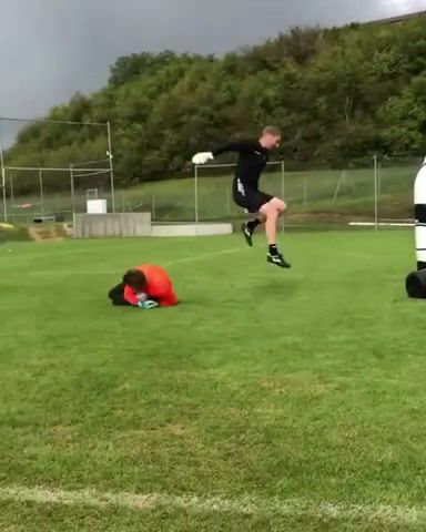 Training With a Pro Goalkeeping Coach, Moderngoalkeeping, Pro, Soccer, Football, Sports