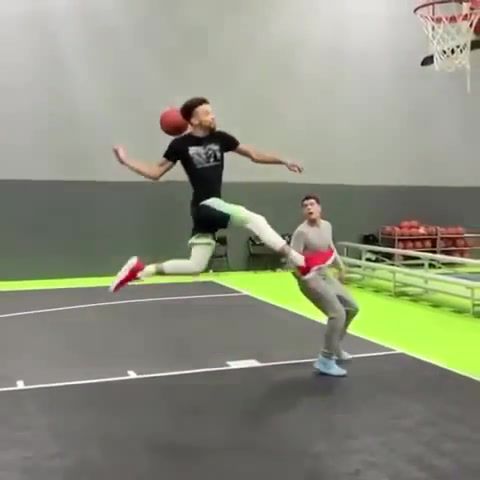 Fly mike, basketball, nice jump, high, knigga, play, sports.