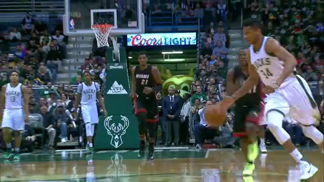 Giannis Throws Down Double Clutch Dunk