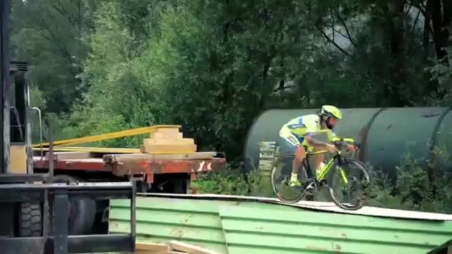 Dangerous stunts on a road bike, Sports