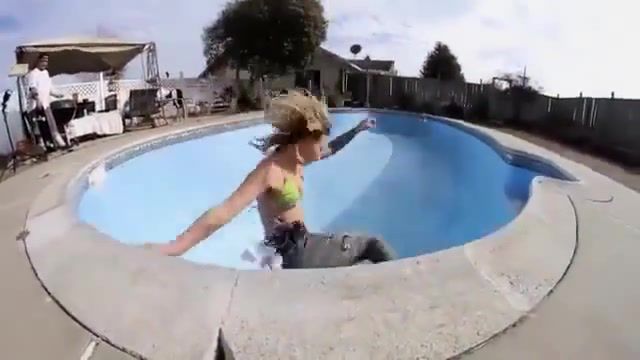 Julz Lynn rips backyard pools, Transworld Skateboarding, Thrasher, Rips, Skater, Pool, Skateboarding, Julz Lynn, Sports