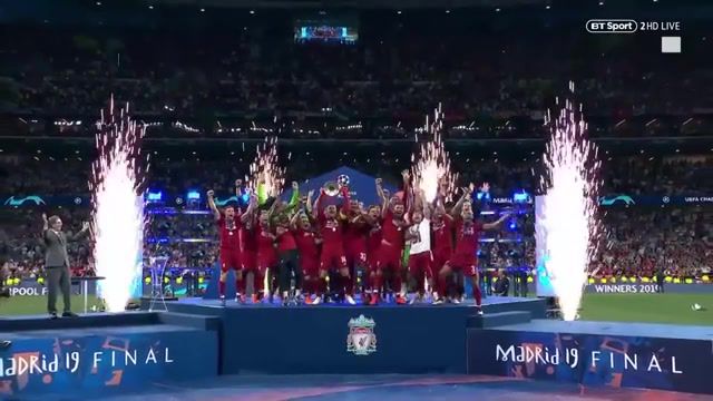 Jurgen Klopp and Liverpool players emotional as they lift Champions League trophy - Video & GIFs | ucl final,champions league final,champions league,champions league highlights,bt sport champions league,champions league final stream,liverpool spurs,liverpool tottenham,jurgen klopp,liverpool trophy,bt sport,sports