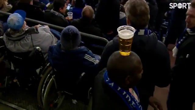 Beer magic from fan Schalke, Football, Soccer, Fanny, Humor, Champions League, Schalke, Manchester City