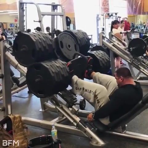 He puts my leg day to shame - Video & GIFs | workout,gym,monster,train hard,sports