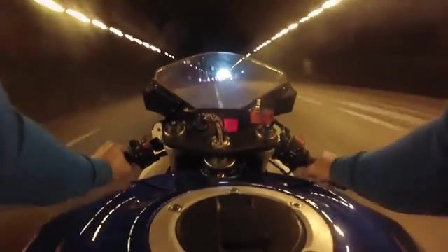 The tunnel Suzuki GSXR 600 - Video & GIFs | extreme,bike,moto,ted nugent stranglehold,the tunnel,suzuki gsxr 600 k9,gsxr 600,suzuki,here's how to pile on dixie,sports