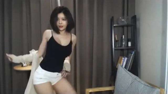 Blouse tries to escape from woman - Video & GIFs | k pop,korean,korean girl,korean pop idol,slut,slutty,slutty girl,girl,dancing,dancing girl,techno music,techno,edm,you'll never know what the song is,dance