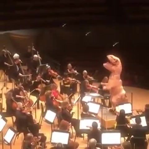 Juric Park theme conducted by a Dinosaur, Juric Park, Music, Melodica, Old Bohemia, Animals Pets