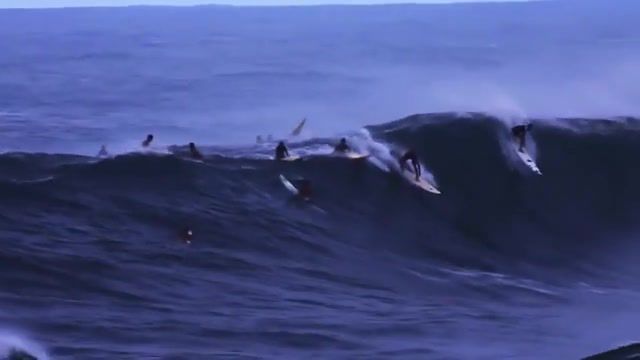 Small men, big waves - Video & GIFs | waves,chill,winter is coming,surfing,sports