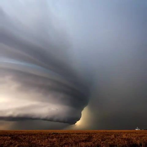 A supercell is the perfect storm, literally, Live Pictures