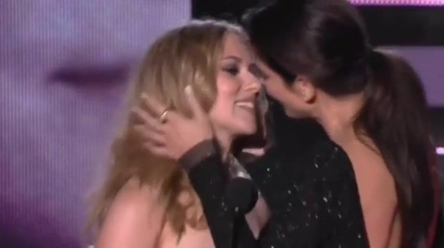 What a kiss part 1, Kiss, Scarlett, Johansson, Sandra, Bullock, Actress, Movie, Oscar, New, Year, Love, Celebrity