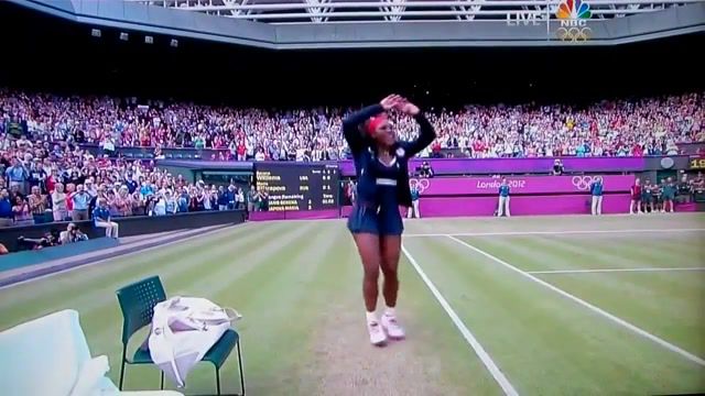 Serena Williams C Walks After Winning Match While Venus Celebrates, Sports