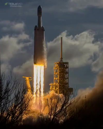 Falcon heavy lift off, spacex, tesla, falcon heavy, science technology.