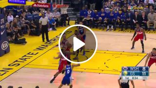 Steph Curry killing it with an amazing pump fake