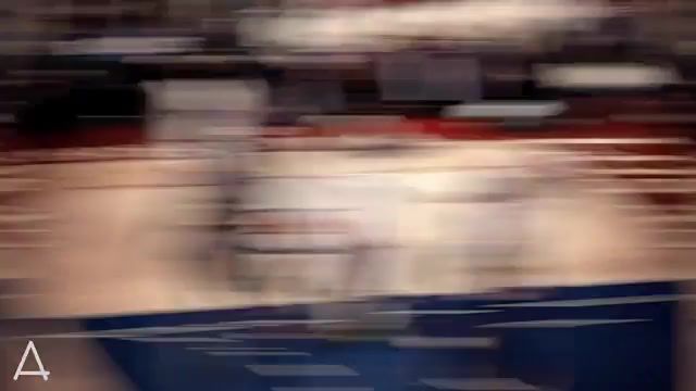 Blake Griffin dunks on Gasol