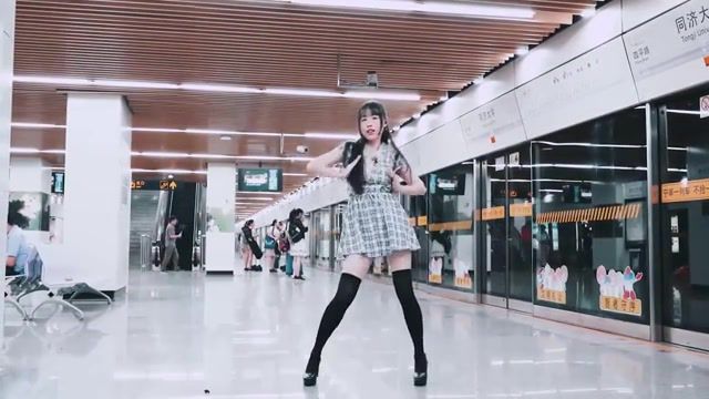 Japan subway, japan, dance, funny moments, girl, kpop, come and get your love.
