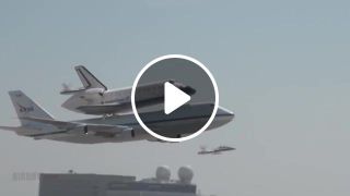 Space shuttle endeavour low p over lax