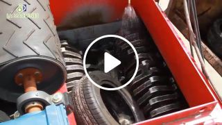 Tire shredding machine