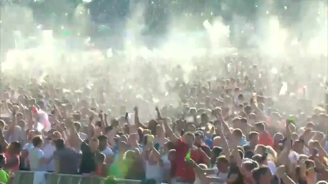 Fans of the england team celebrated the ball into the gates of croatia with a rain of beer, world cup, england fans, russia, beer, rain, in moscow, sports.