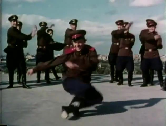 Russian soldiers move their feet, Dance