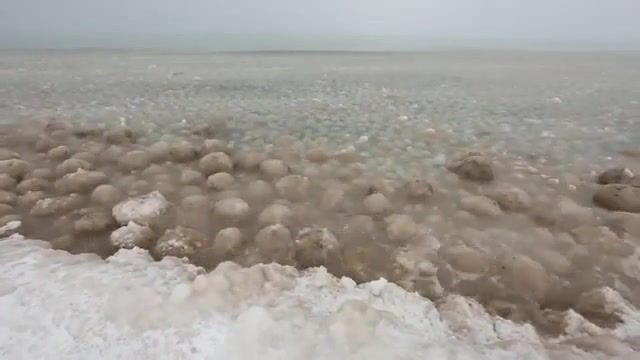 Ice cubes are spheres - Video & GIFs | lake michigan,mr wonderful,a ay,cold,ing ice,minus 39,how to,nature travel