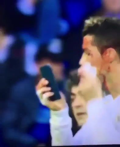 Bloody Sport Not Beautiful Mirror, please - Video & GIFs | not beautiful,cristiano ronaldo,not the face,mirror,blood,bloody face,ronaldo,blood sport,bloody sport,football,sport,sports,u2 red flag day,u2,red flag day