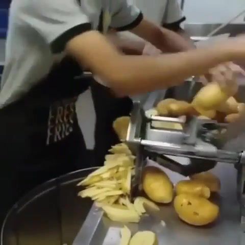 Differentiation of potatoes, food kitchen.