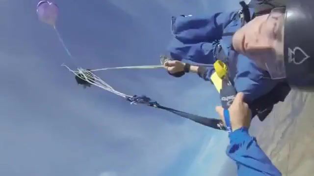 Skydiver Saves Friend, Eleprimer, Nice, Like A Boss, Boss, Men, Cool, Omg, Wow, Wtf, Lucker, Luck, Lucky, Friend, Skydiver, Sky, Save, Gif, Mission Impossible, Sports