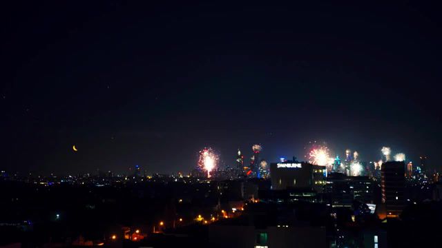 Slow year 20 - Video & GIFs | cinemagraph,cinemagraphs,city,night,happy,eleprimer,live pictures