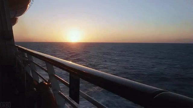 Sunset aboard, sad, fly, aboard, sea, sun, sunset, dream, free, trip, eleprimer, music, join, gif, loop, cinemagraphs, cinemagraph, orbo, live pictures.