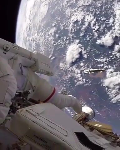 Space walk International Space Station o - Video & GIFs | usa,iss,earth,cosmos,omg,wtf,wow,science technology