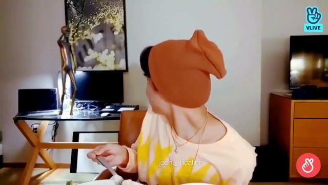 There's someone behind you - Video & GIFs | bts,jin,jimin,jungkook,jhope,rm,suga,v,meme,twitter,dead meme,deadmeme,twitter meme,alien,dancing alien,funny,kpop,comedy,howard the alien,celebrity