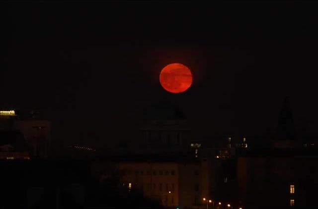 Moonrise in budapest, 21 jan, moon, full moon, moonrise, timelapse, nature travel.