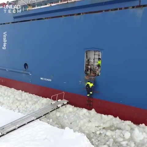 Worker Steps Onto Moving Ship - Video & GIFs | ship,worker,civor,funny,moving,steps,ice,icebreaker,nature travel