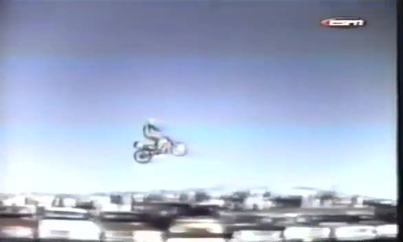 Evel Knievel jumps 15 cars