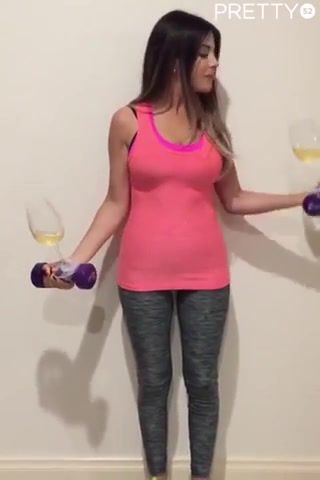 Wine workout 2, Wine, Red Wine, White Wine, Girl, Workout, Fitness, Fitness Motivation, Fitness Girls, Sports