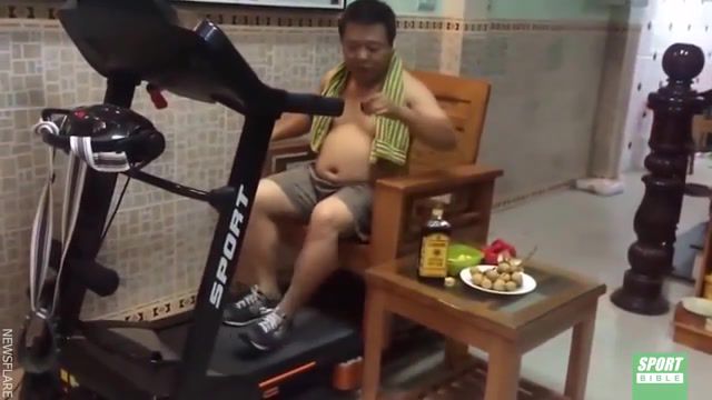 Actual footage of me in the gym, gym, cardio, drink, fat, sports.