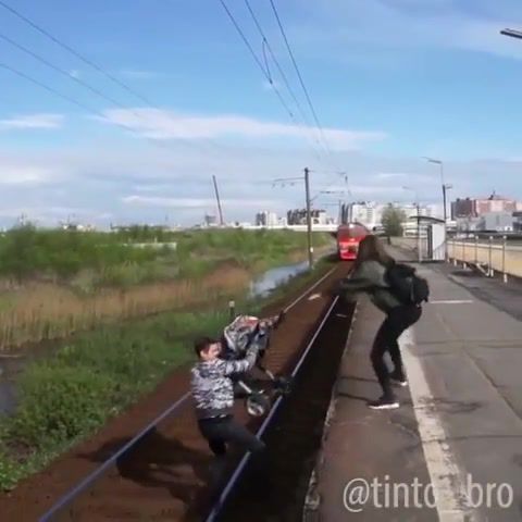 Child, child, child midori, crashing, crash, train.