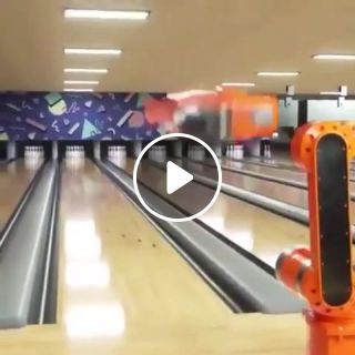 Robots bowling