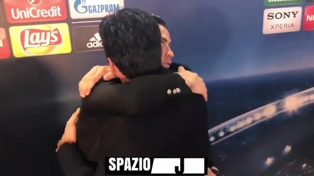 Ronaldo embraced Buffon after the match Real Madrid Juventus