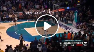 Curry Bounce pes to self and throws down epic dunk