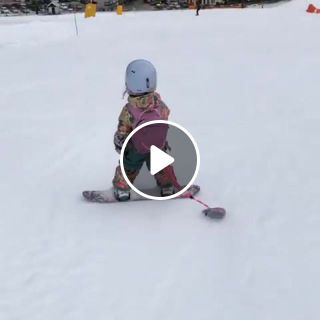 Kids snowboarding is so CUTE